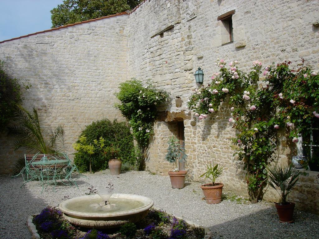 Hôtel Les Jardins Saint Leonard à Thairé Extérieur photo